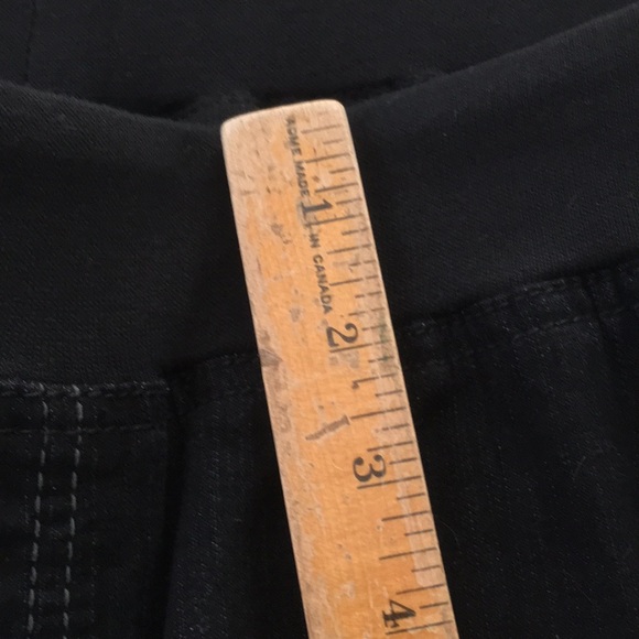 26-28W Black Petite Pull On Avenue Jeans - Picture 8 of 15